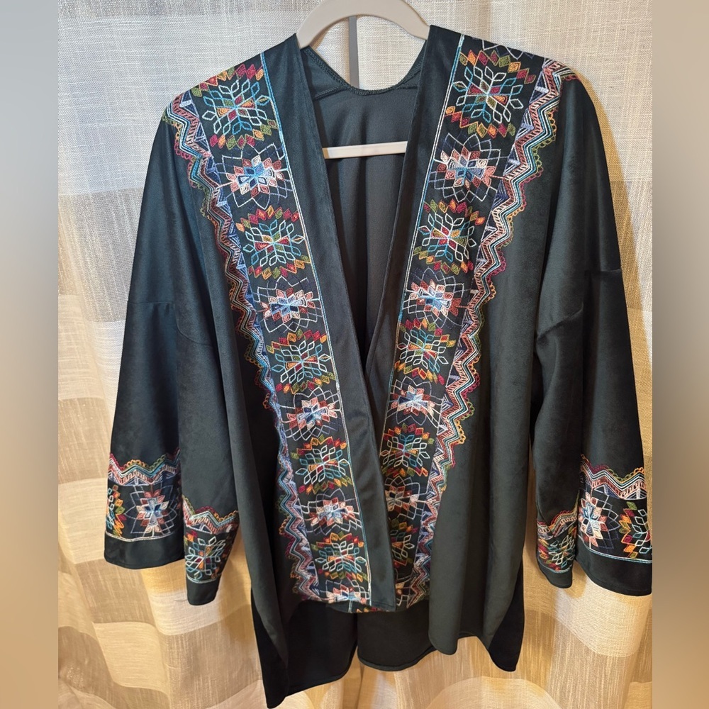 Dark Green Embroidered Velvet Kimono Jacket - Picture 4 of 12
